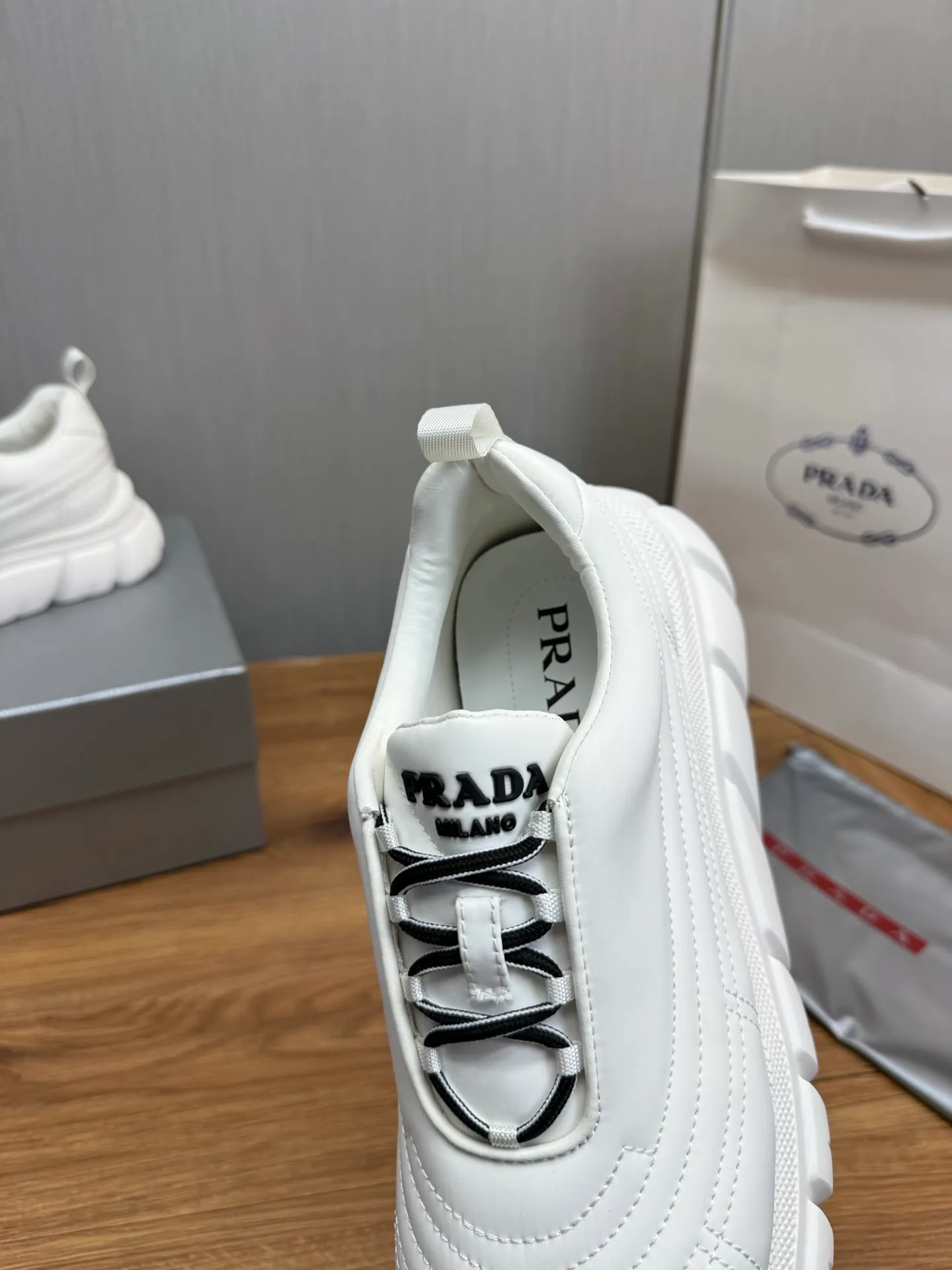 Men's shoes 💰580💰 [PRADA] Men's shoes are popular in the counter, official website synchronization, 1 high-quality shipment ✔️Imported waterproof fabric + cowhide lining, 1🆚1 replica, original sole, 38-45 (45 customized, non-refundable)